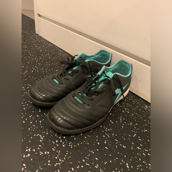 Diadora women’s soccer shoes indoor cleats football women US size 7 - Picture 3 of 4